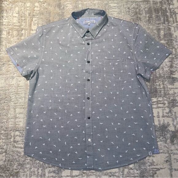 🏷️ 5 for $25 - SOVEREIGN Code Button Down Shirt - Picture 1 of 8